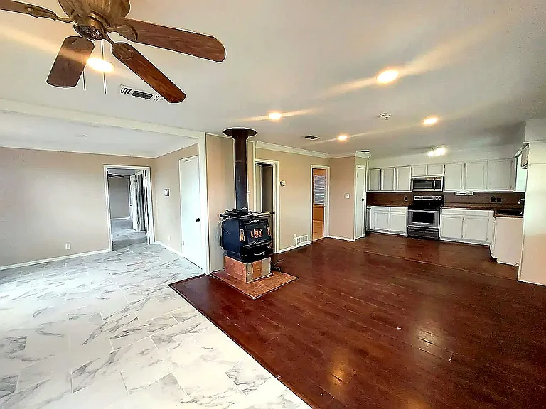 510 E Cook St — Photo 7
