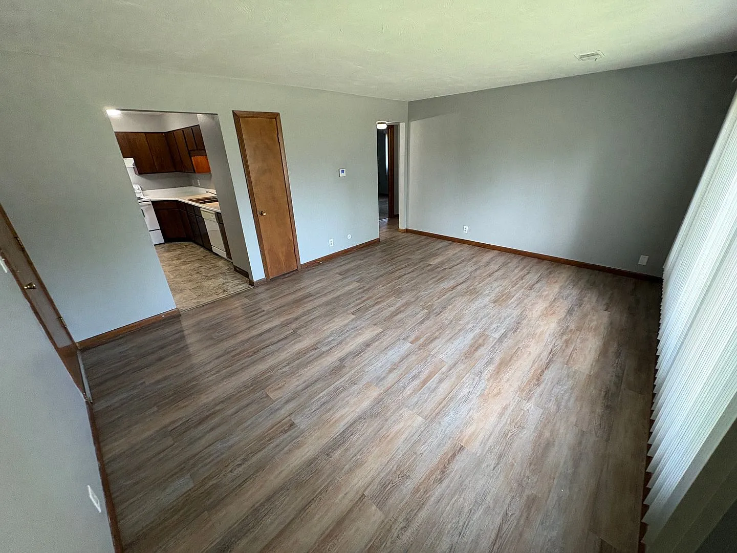 1101 D — Photo 3