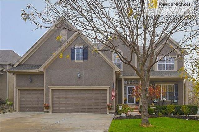 Fabulous in Forest Glen by the Lake!
