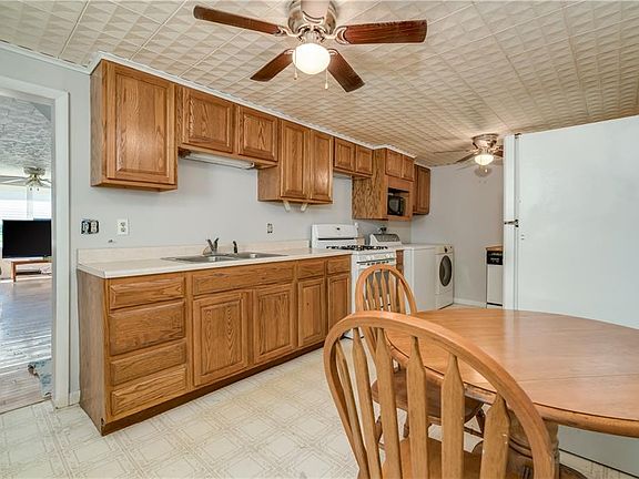 5th image of 133 Hailesboro St