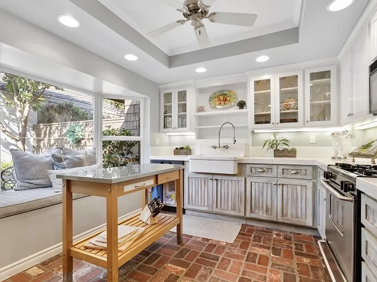 4 Sea Island Dr — Photo 12