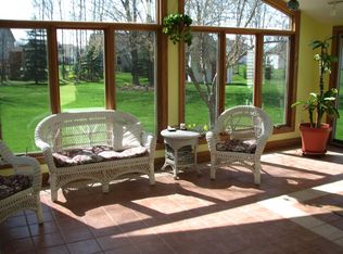 60 Old Orchard Ln, Orchard Park, NY 14127
