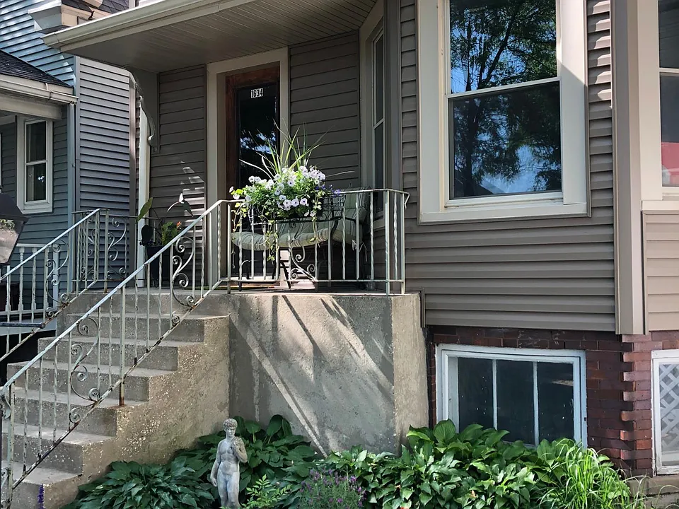 1634 W Edgewater Ave