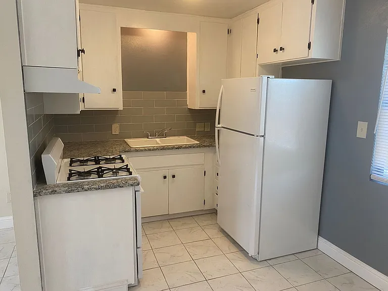 412 Ford St — Photo 2