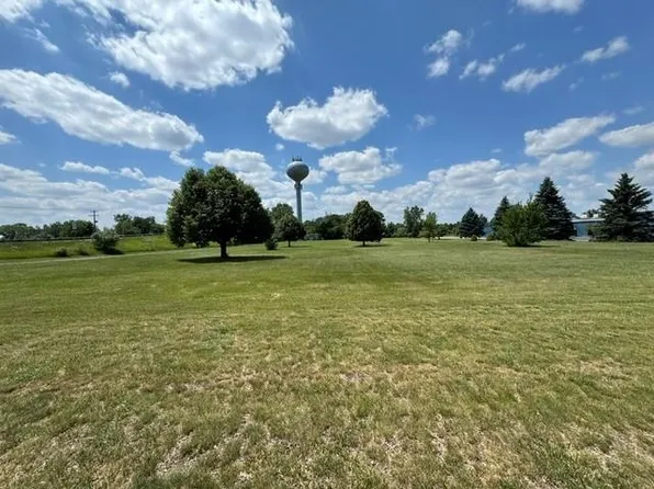 2426 Parkway Dr, Mount Pleasant, MI 48858