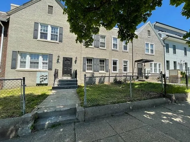 1116 Penn St NE — Photo 2
