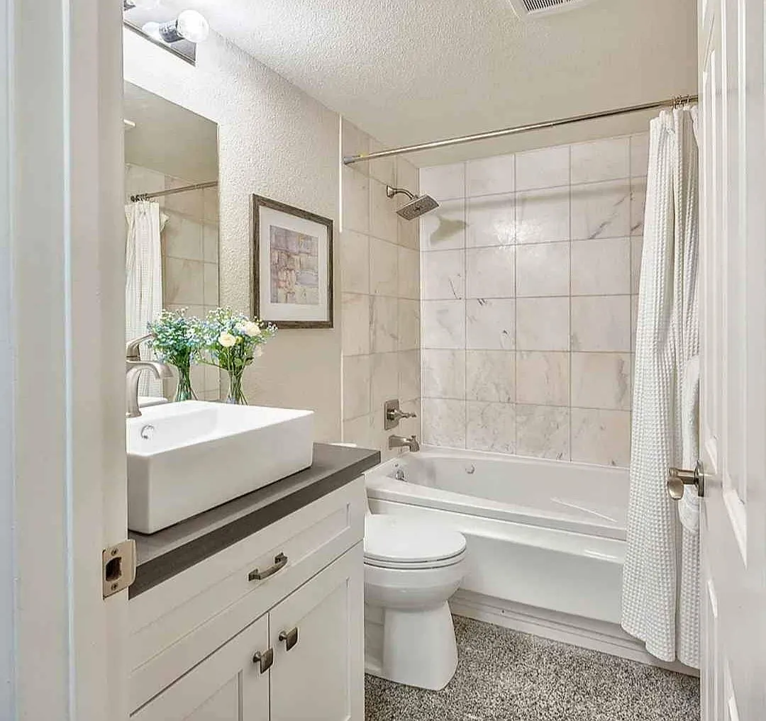 3 bed, 1026 sqft, $1,300 — Photo 2