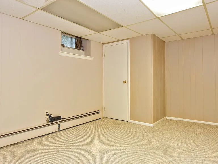 Extra Room/Office Basement