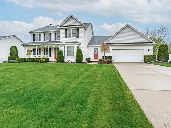 5504 Hallmark Ln, Lockport, NY 14094