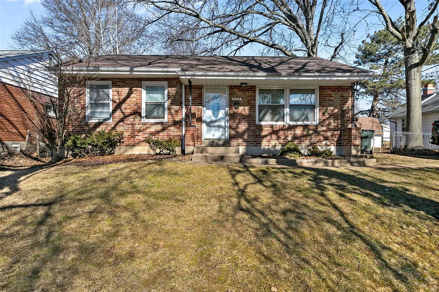 3909 Louis St photo 1