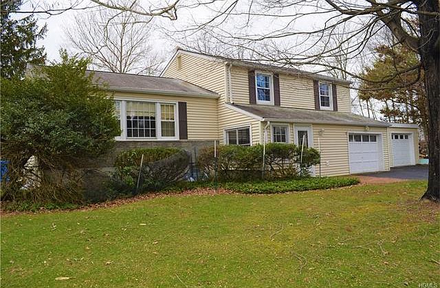 1st image of 2 Round Hill Ln