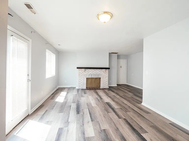 751 Northland Blvd #4 — Photo 8