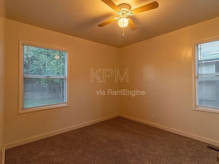476 E Essex St — Photo 14