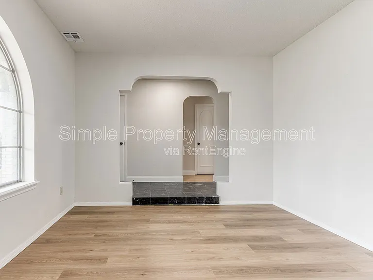 5816 NW 90th St — Photo 3