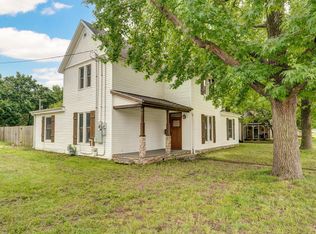 902 S Hickory St, Mount Vernon, MO 65712