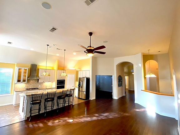 4th image of 176 Bricknell Ln