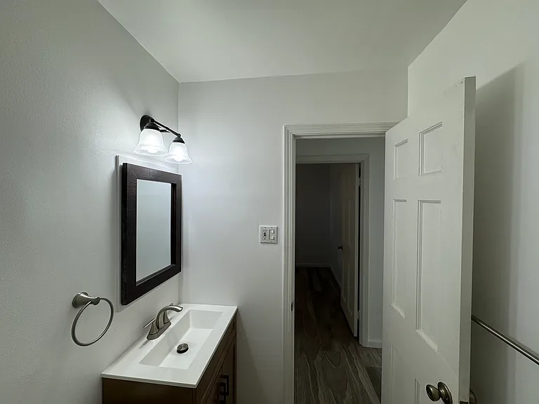 1411 Eastwood Ave — Photo 17