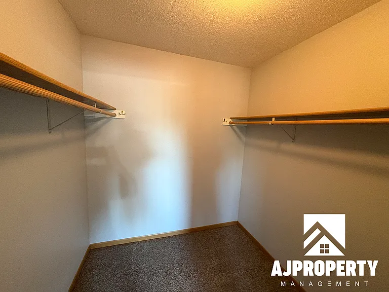 1000 S Summit Ave #7 — Photo 9
