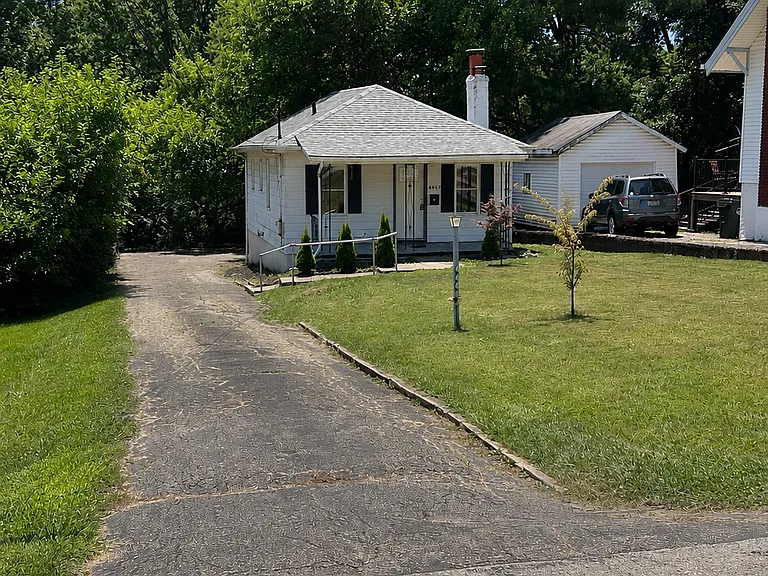 4447 Mayhew Ave — Photo 1