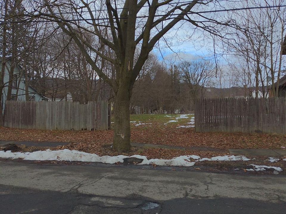 1st image of 802 Oak St