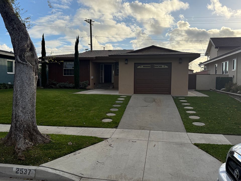 1st image of 2537 Vuelta Grande Ave