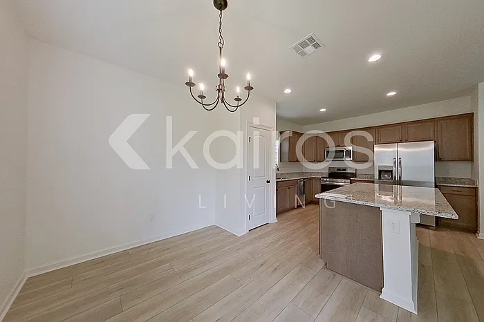 4 bed, 2.0 bath, 1826 sqft, $2,075 — Photo 3