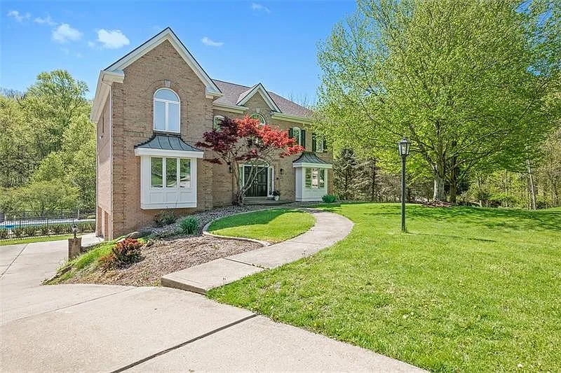 1502 Ashbury Ln photo 1