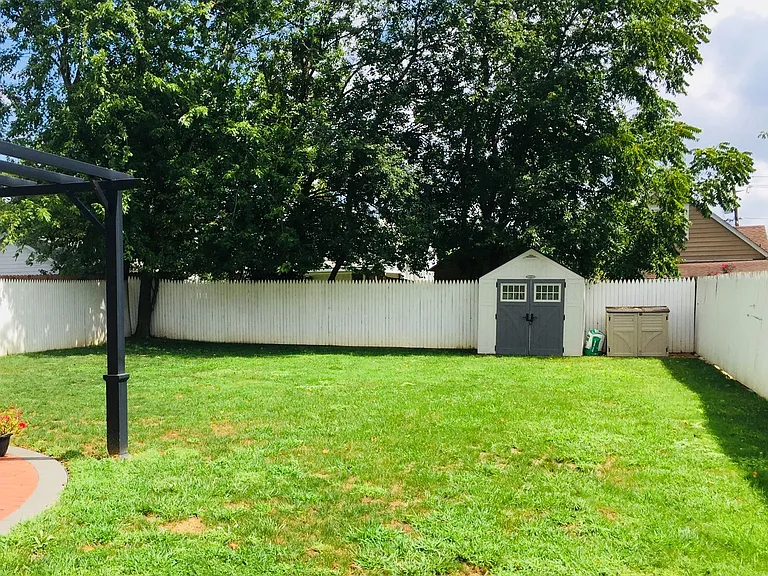514 Essex Ave — Photo 17