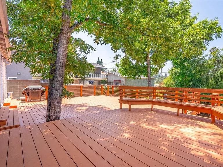 5049 Mount Royal Dr — Photo 21