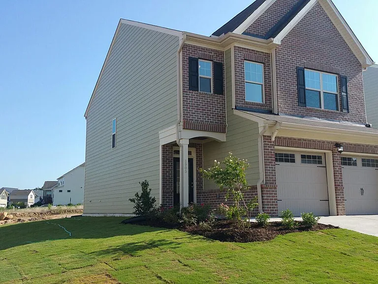 1905 Birdhouse Ln — Photo 2