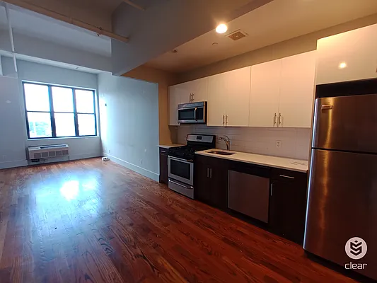 Rented by City Vista Inc | media 31