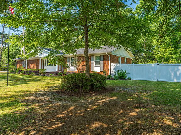 2nd image of 504 Dogwood Cir