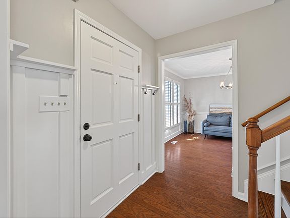 3rd image of 8 Osage Pl