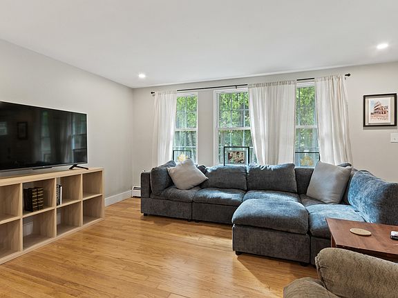 5th image of 309 Brook Street