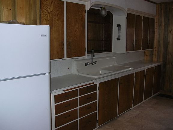 4th image of 371 N Pine St