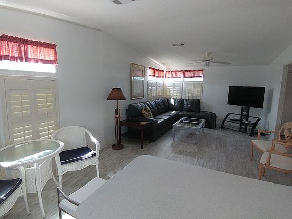 LG FAMILY RM OPEN TO KITCHEN