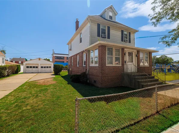 59 Lakeview Avenue, Lynbrook, NY 11563