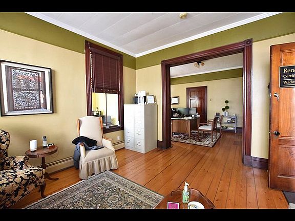5th image of 38 Brown St