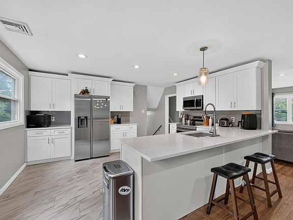 3rd image of 425 Westfield Dr