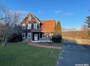 122 Old Farm Rd, Riverhead, NY 11901