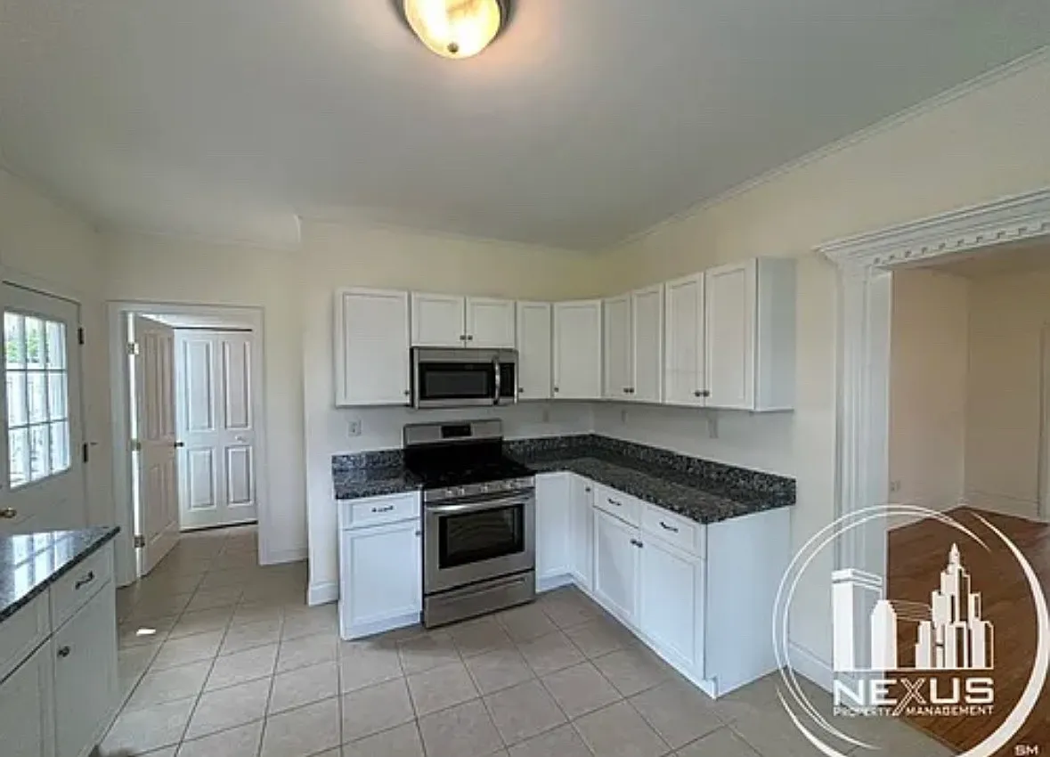 2 bed, 1035 sqft, $1,850 — Photo 2