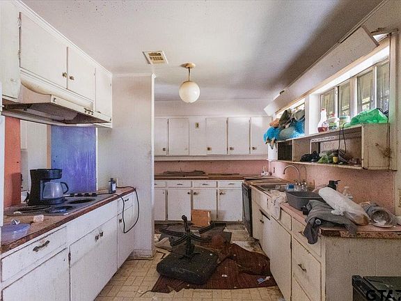 4th image of 2006 N Palace Ave