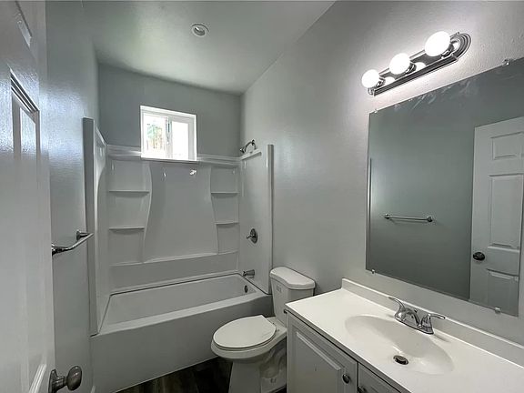 5th image of 14006 Lakeshore Dr
