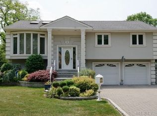 165 Old Courthouse Rd, New Hyde Park, NY 11040