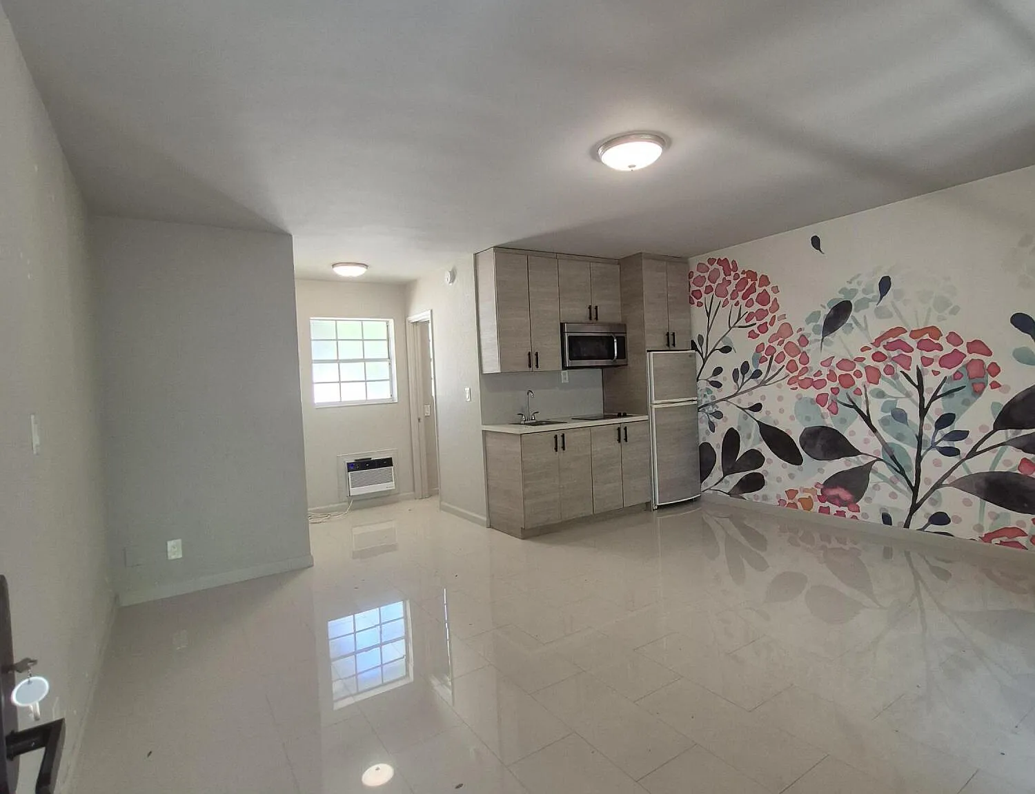 Studio, 1.0 bath, 380 sqft, $1,850 — Photo 2