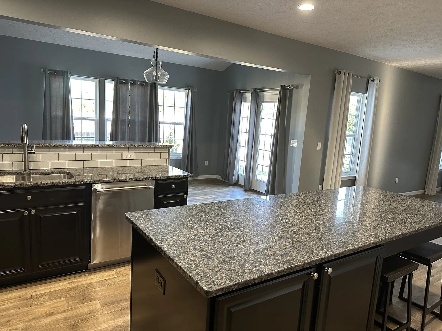 4 bed, 3.5 bath, 2455 sqft, $2,950 — Photo 3
