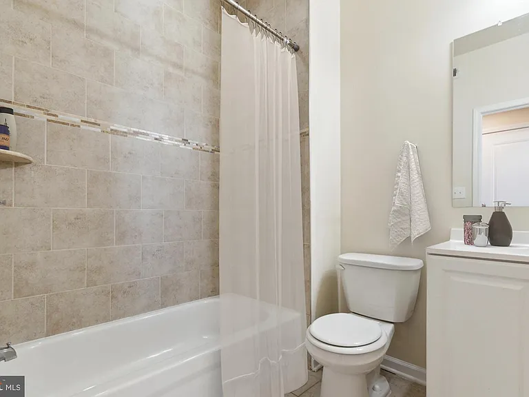 1516 W Diamond St #D — Photo 18