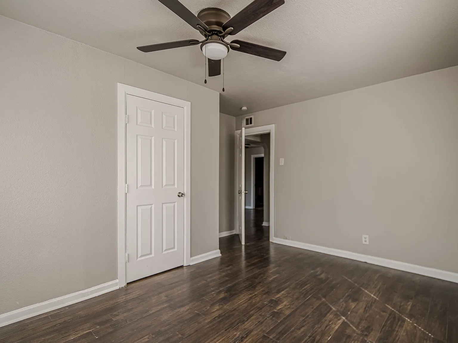 2323 Arbor Place - 3 — Photo 4