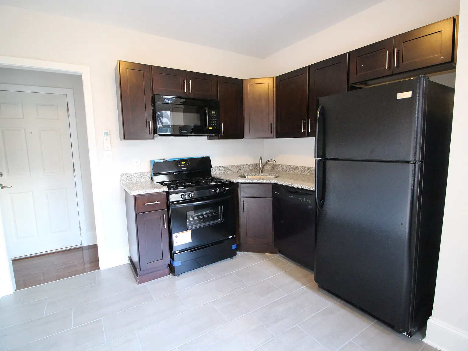 2 bed, $1,700 — Photo 4
