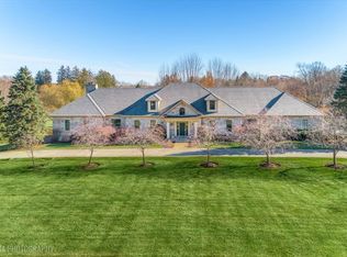 46 Ridge Rd, Barrington Hills, IL 60010